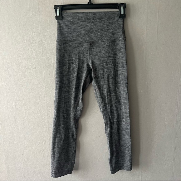 Lululemon Grey Align 21” Crop Leggings Size 4 - Picture 1 of 5